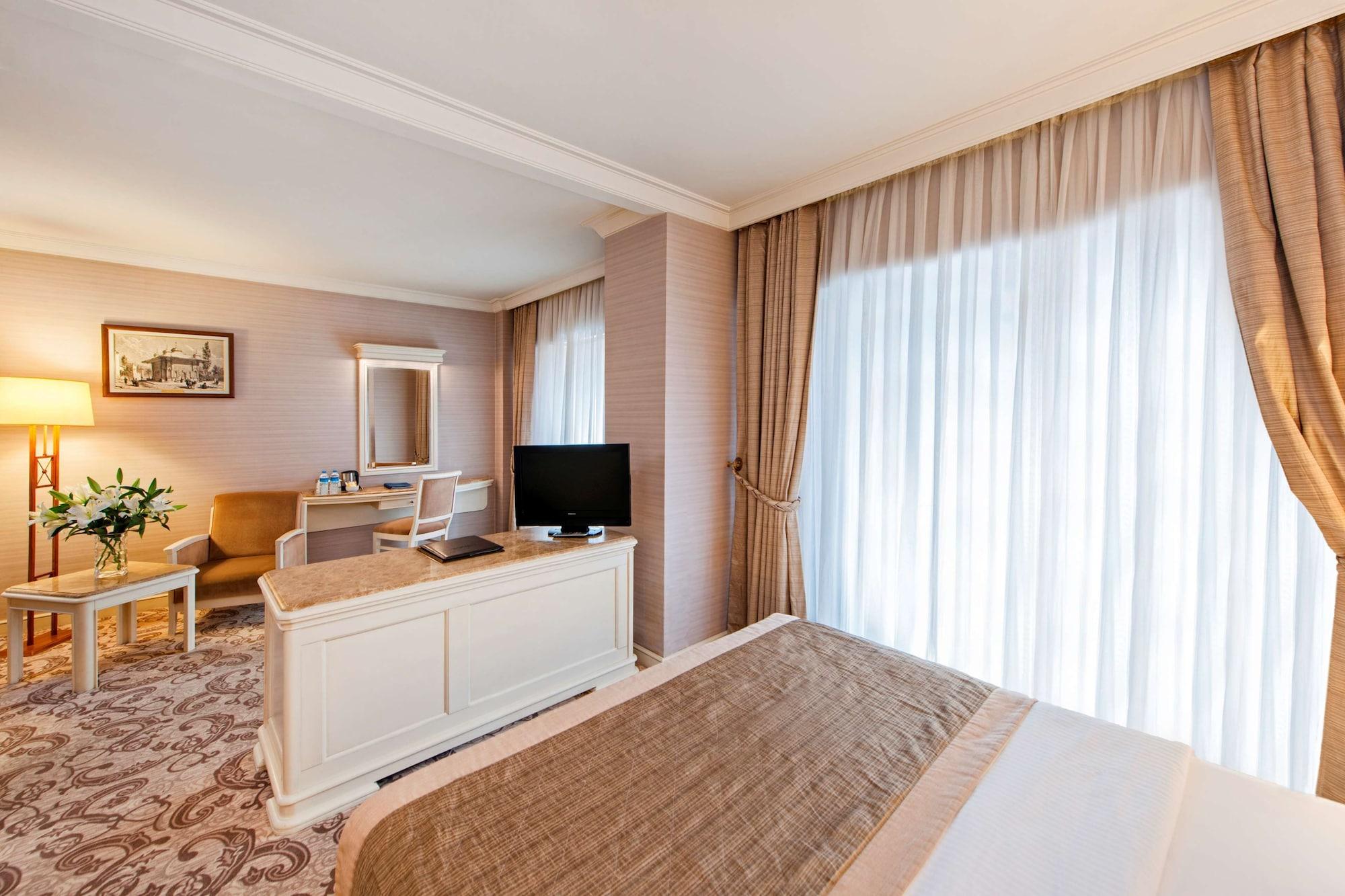 Elite World Comfy Istanbul Taksim Hotel Екстериор снимка
