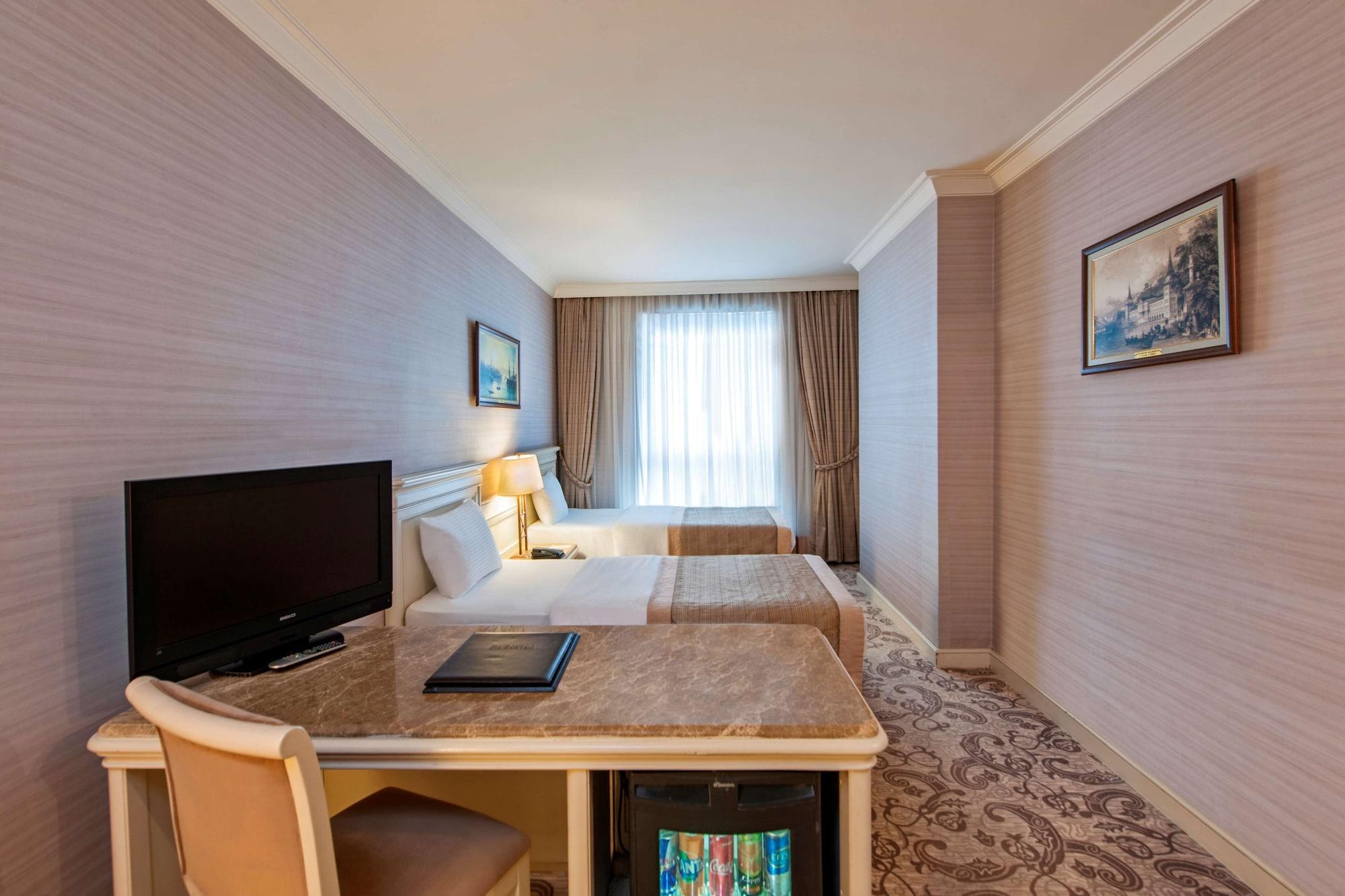 Elite World Comfy Istanbul Taksim Hotel Екстериор снимка
